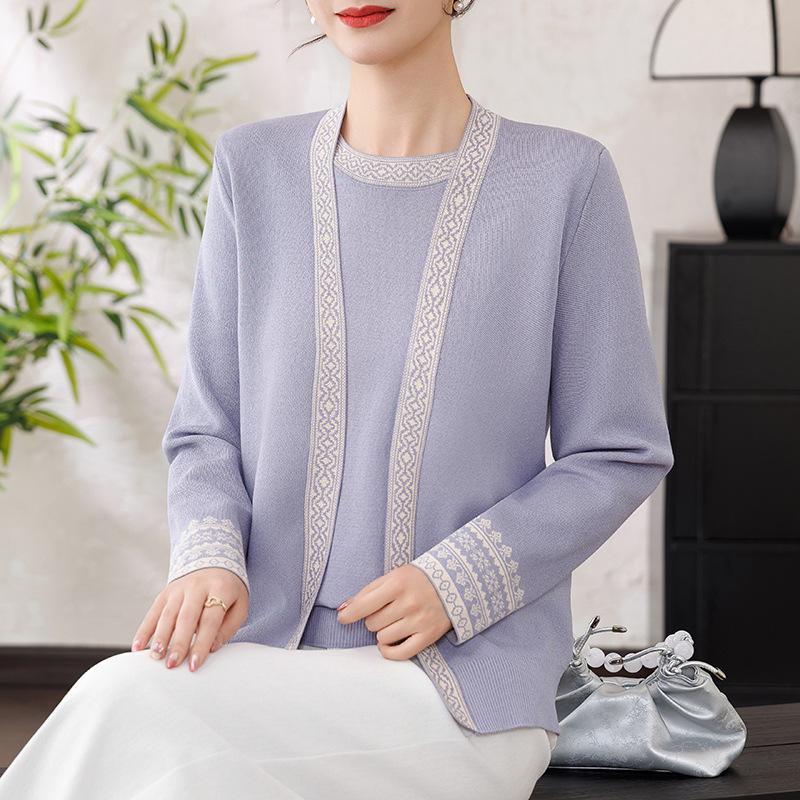 

Mom s Spring Suit Knit Stripe Two-Piece Set 2026: New Style for Middle-Aged Women s Summer Short-Sleeve Suit Top XL [recommended for 55-63 kg]