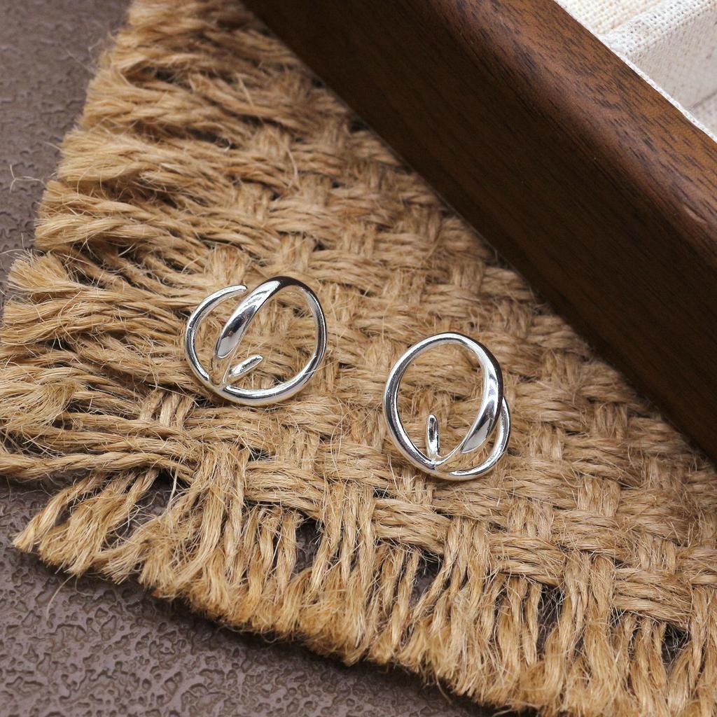 Koreanische geometrische unregelmäßige runde Ohrringe: Elegante, Einfache, Vielseitige Ohrstecker für Damen