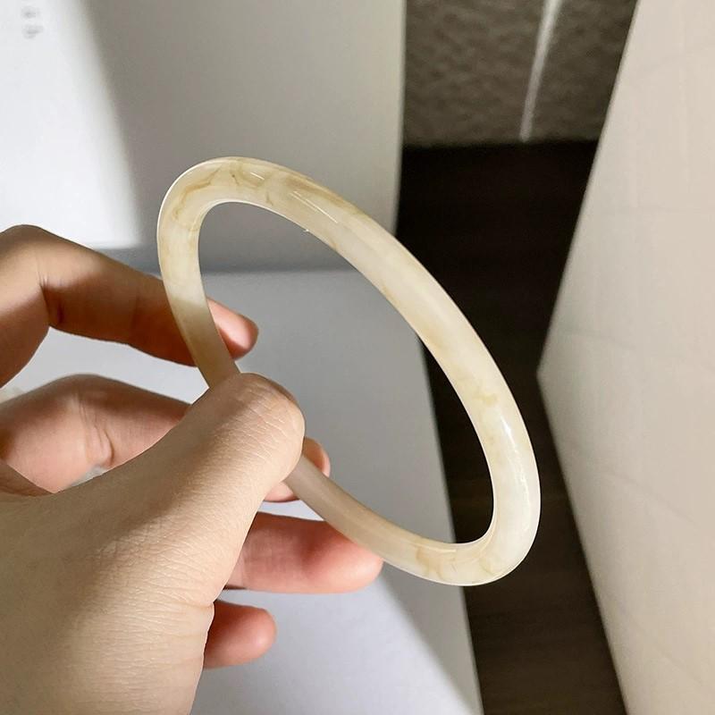 Acrylic Irregular Exaggerated Geometric Unique Design Wide Bracelet Suitable for Ladies Party Matching