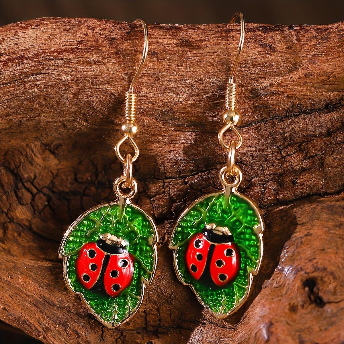 

Эмалированные зеленые листья, декор в виде божьей коровки, висячие серьги, милые ювелирные изделия в стиле бохо, креативные женские серьги