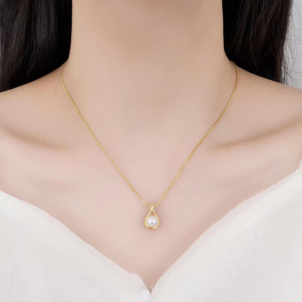 Lucky Bag Hetian Jade Titanium Steel Women's Necklace - Light Luxury Pendant Clavicle Chain, Simple Ins Choker.