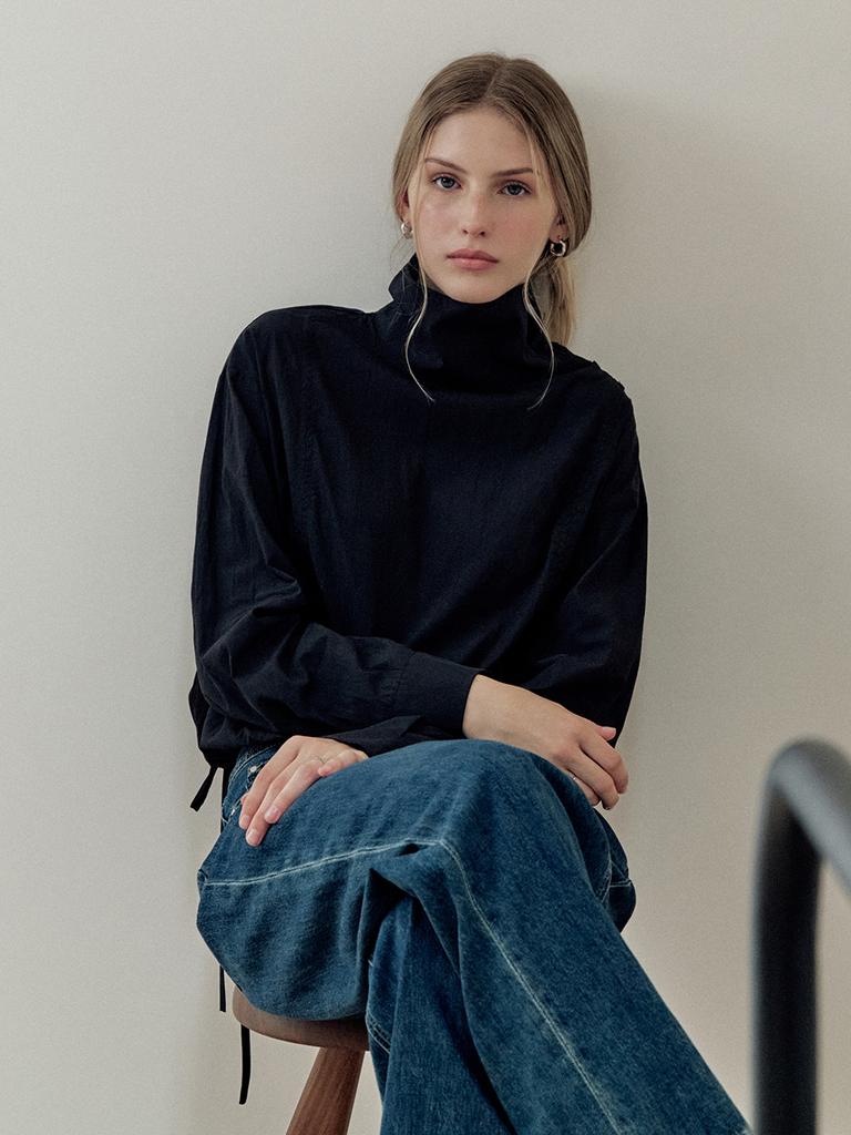 Hunch Side Neck Closing Blouse