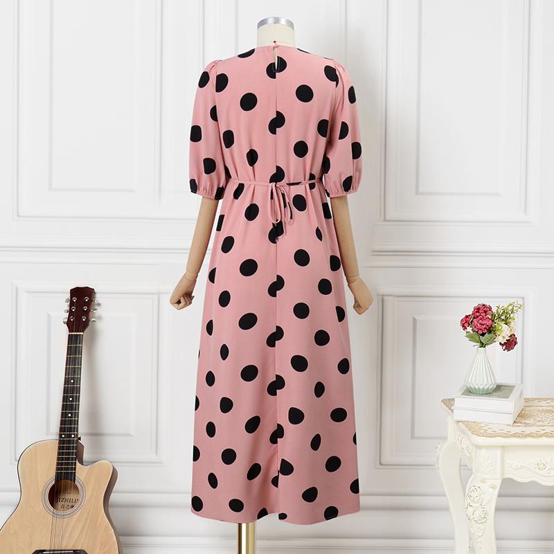 Dámské šaty plus size s volánky, kulatým výstřihem, středním rukávem a puntíky