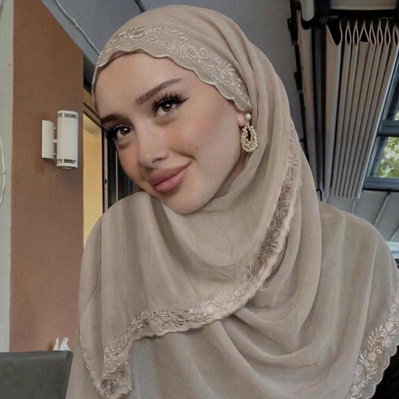 Elegancki Szyfonowy Szalik z Haftowanym Brzegiem Hijab Oddychająca Lekka Bandana Wszechstronny Muzułmański Nakrycie Głowy Na Letnie Wakacje