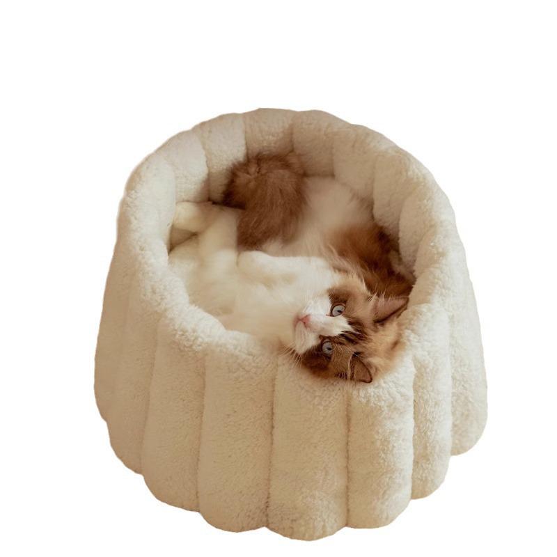 Cozy Winter Nest: Warming Bed for Cats & Small Dogs