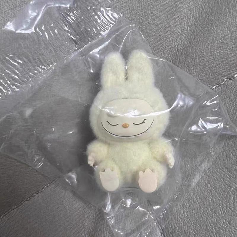 1 Stück Mini Labubu Sitzende Haltung Puppe Actionfigur Modell Desktop Ornament