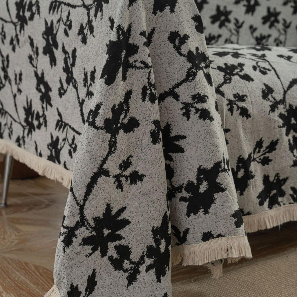 Exquisite sofa towel anti-cat scratch jacquard black flower retro thick sofa cover blanket factory direct supply
