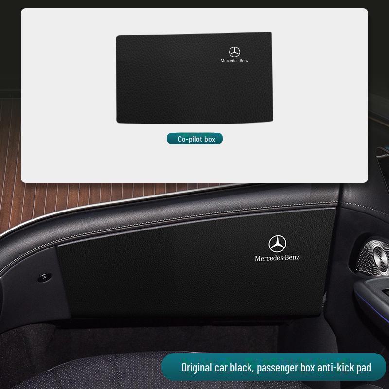 Mercedes-Benz EQE SUV Nakładka chroniąca przed kopnięciami na drzwi: Odporny na zarysowania panel wewnętrzny.