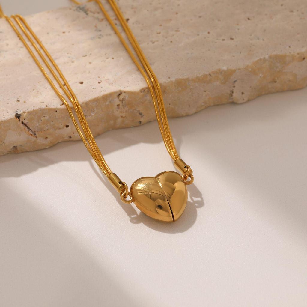 Vintage European Stainless Steel Heart Necklace with Magnetic Clasp - Women's Collarbone Chain, Unique Design