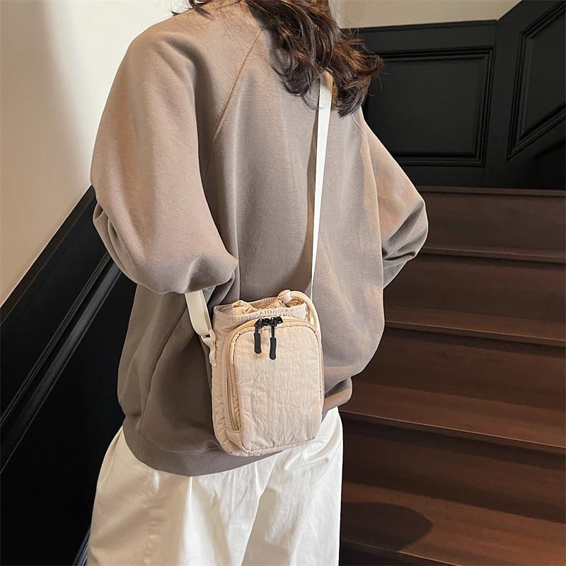 Niche design new crossbody shoulder small square bag 2025 casual foreign style personality simple fashion outdoor portable bag
