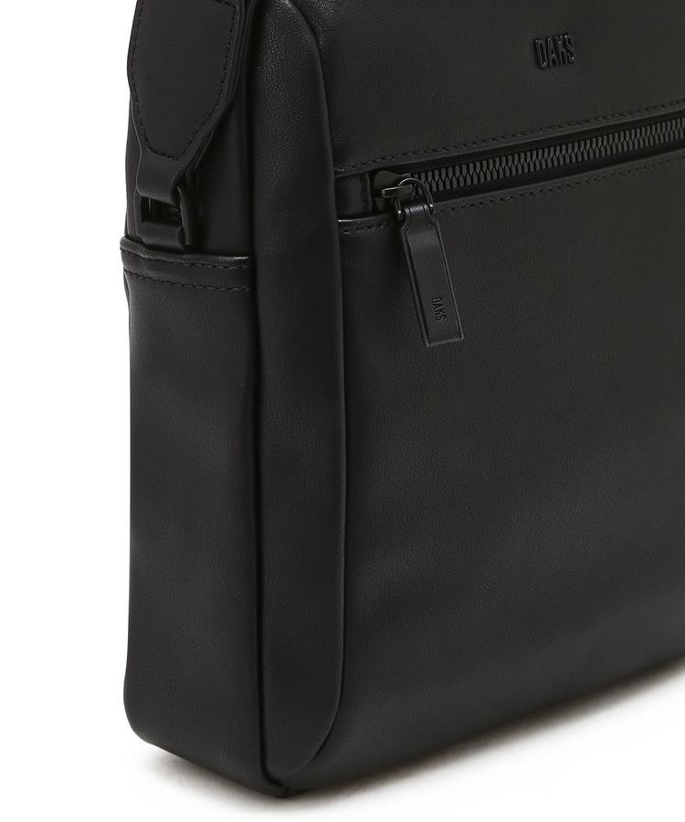Daks Men'S Accessories Black Logo Embellished Leather Crossbody Bag Dbba6F003Bk