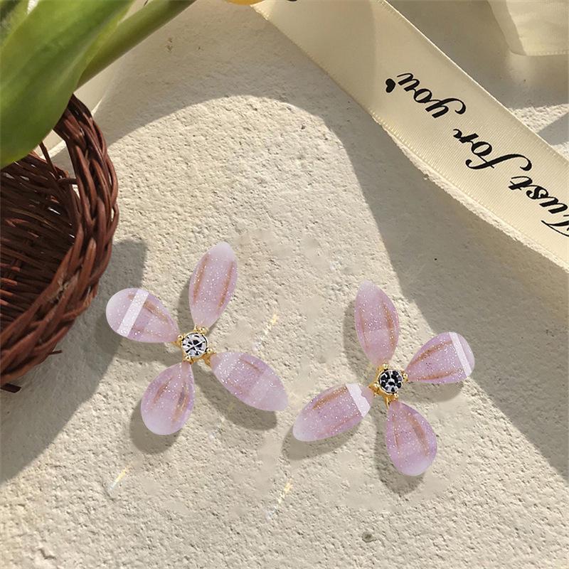 2025 Trendy Minimalist Petal Stud Earrings - Stylish & Delicate Fairy Design for Women