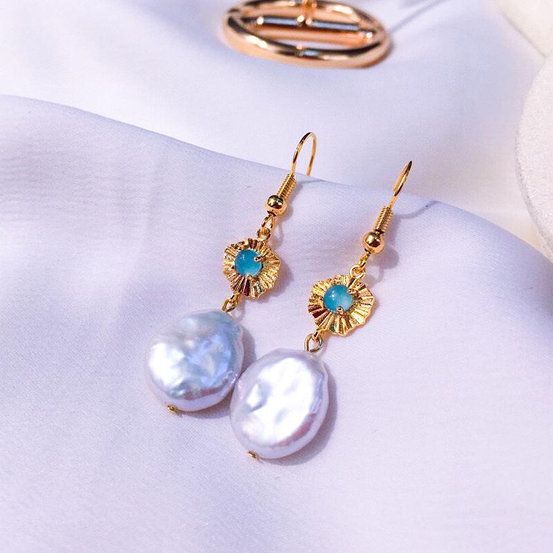 

Vintage Baroque Freshwater Pearl Earrings - Niche Design for Women Small золотой