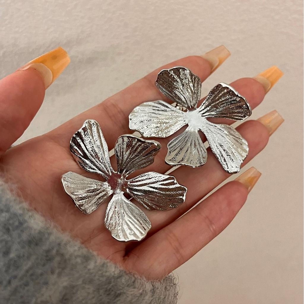 Vintage Large Flowers Dangle Earrings for Women Splicing Metal 3D Flowers Ear Pendant Statement Earrings Jewelry Accessories