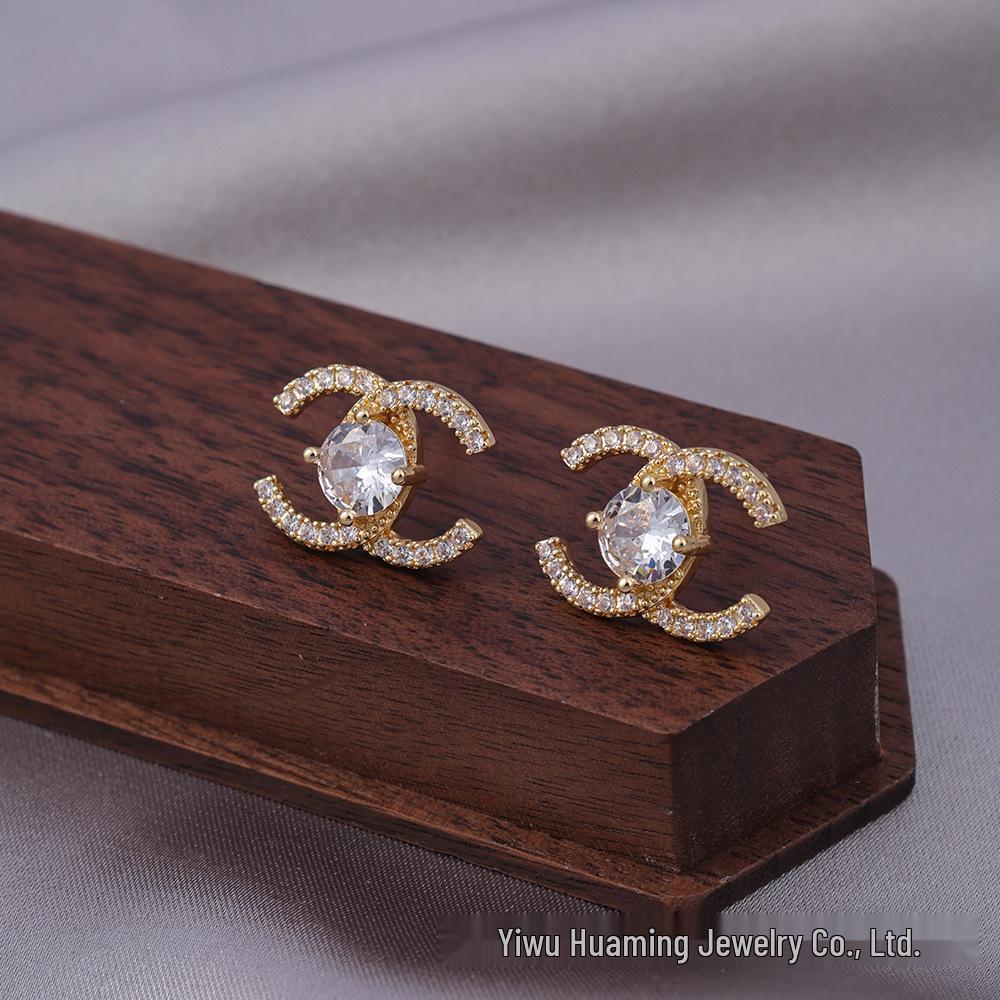 Stylish Gold Circle Ear Cuffs - Light Luxury Jewelry for Trendy Women