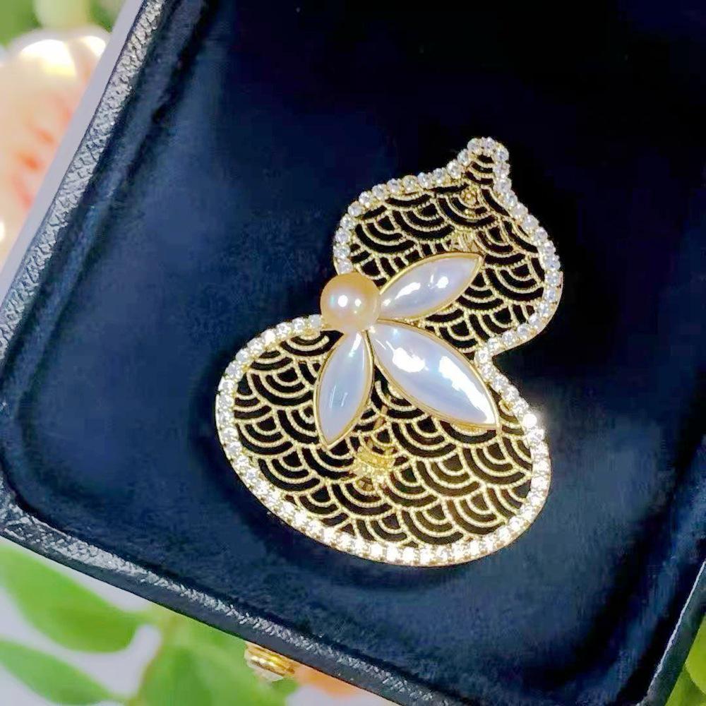Retro Chinese Hollow Gourd Brooch: Gold-Plated Shell, Zircon, Pearl Pin, DIY Accessory