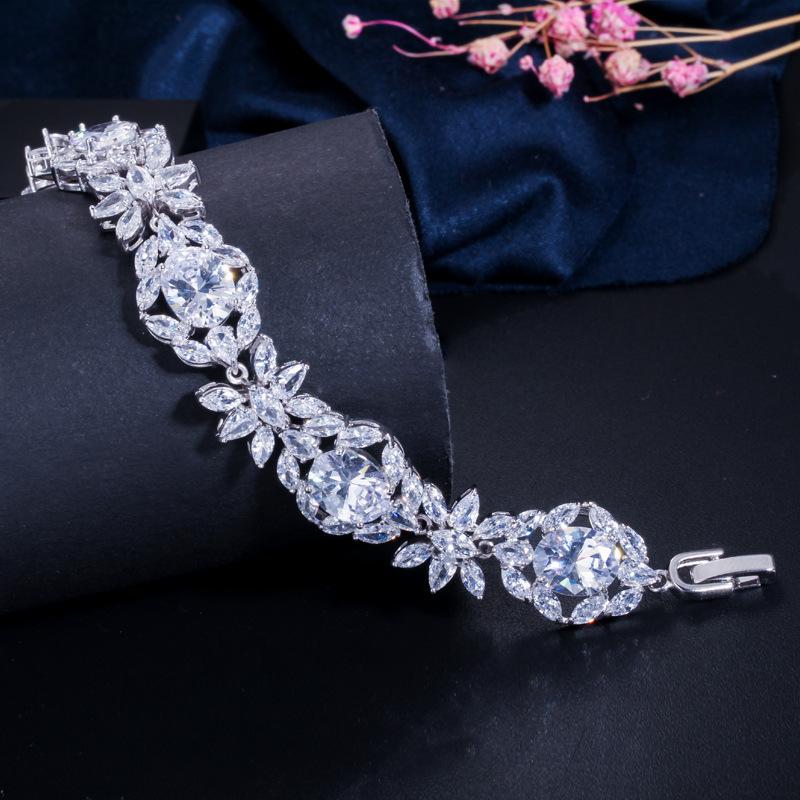 S0148 European & American AAA Zircon Floral Bracelet - Super Shiny Fashion Statement Piece