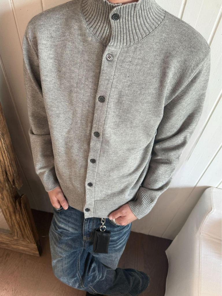 EME Yishengyi Retro German-Style Anti-Pilling Knit Stand Collar Cardigan Sweater for Spring and Autumn.
