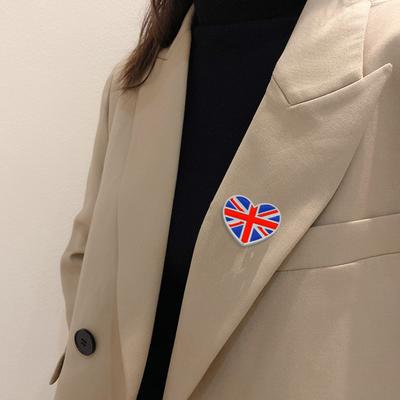 Travel Souvenir Brooch National Flag Love Styling Brooch Oil Dripping Process Metal Badge T-Shirts Dresses Suits Decorative Pin