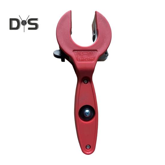 

Труборіз із храповим механізмом із гострим міцним лезом. Швидкий і точний інструмент для різання мідних труб, який можна використовувати однією рукою. червоний