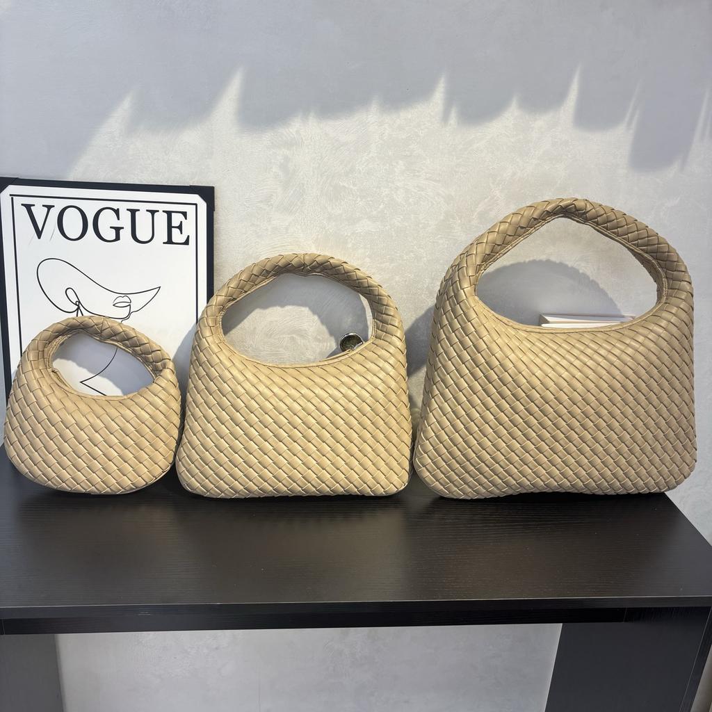 2026 Bag women's premium texture hand-woven hand carry shoulder crossbody chain round bag