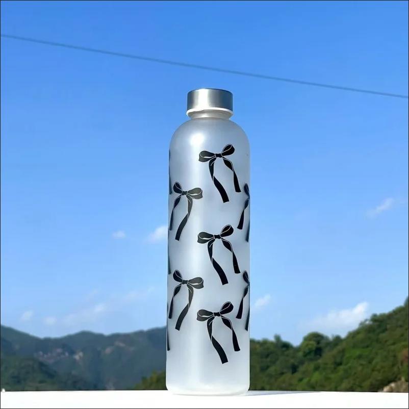

1L Butterfly Style Water Bottle, Gradient Matte Plastic Sports Flask, Anti-Slip Leak-Proof Gym Thermos with Stainless Steel Lid 1000ml чёрный