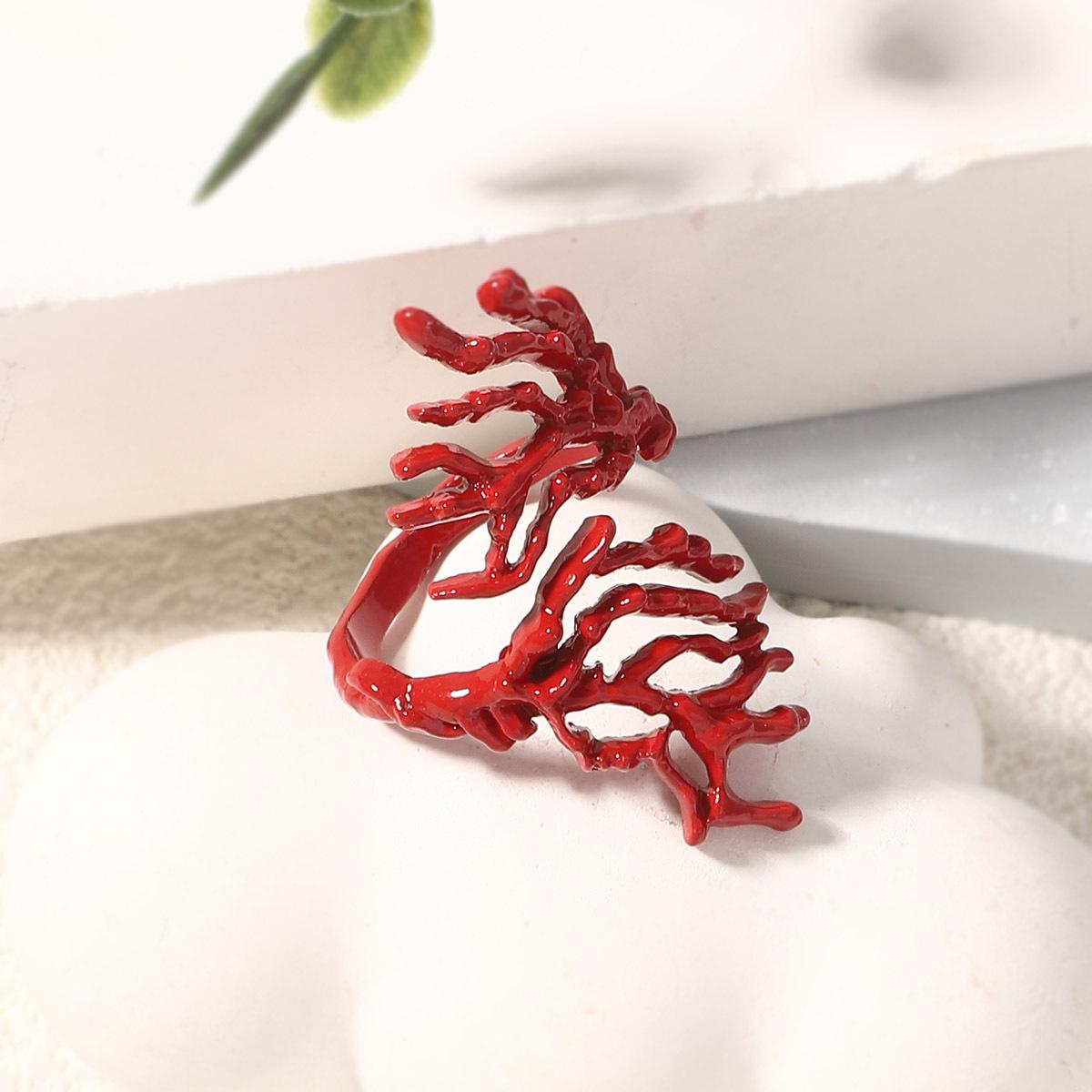 

The new summer irregular hip-hop red alloy bracelet and ring set is fashionable and creative