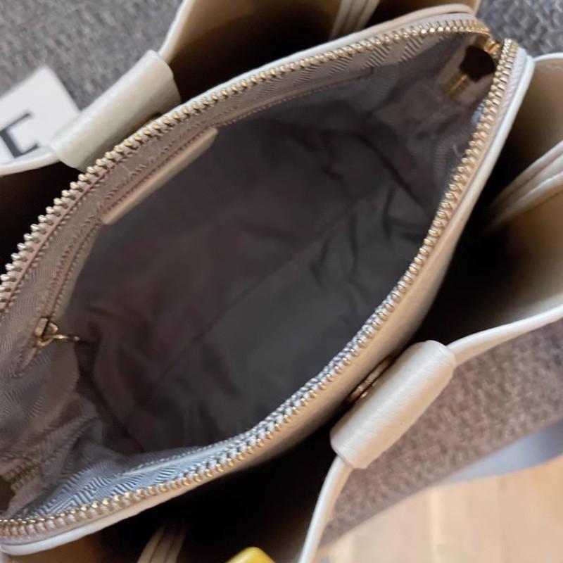 Classic Commuting Versatile Bucket Bag, Wide Shoulder Strap Crossbody Bag, Hand-woven Tote Bag, Women's Single Shoulder