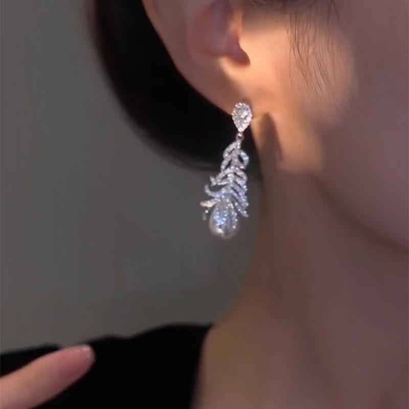 Silver Needle Pearl Stud Earrings with Cubic Zirconia Leaf Pendant - Fashionable, Luxurious, and Exquisite Design