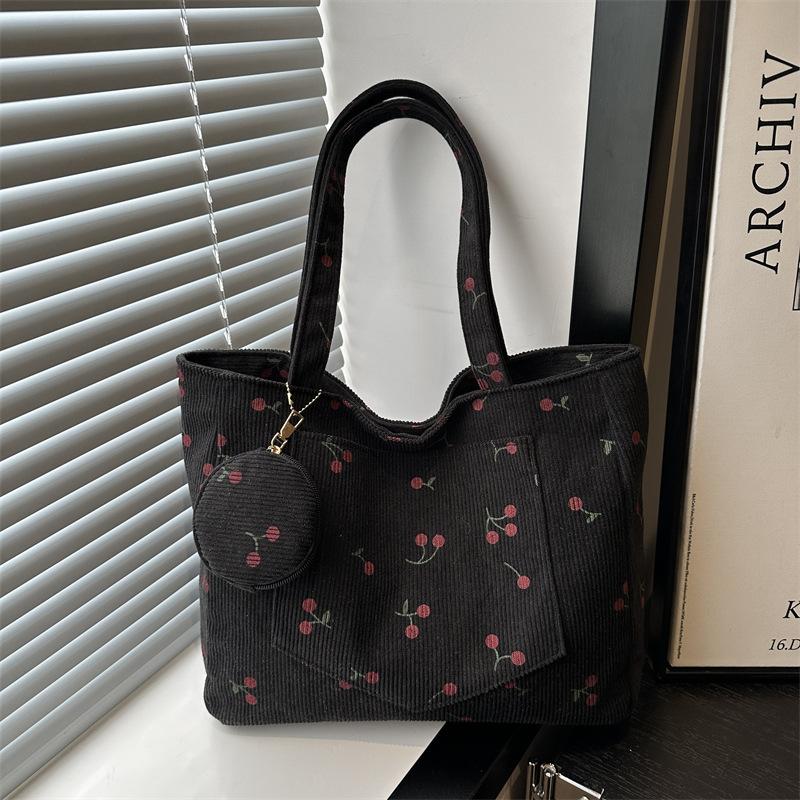 

Large capacity shoulder armpit bag, new beautiful summer fresh large capacity lightweight versatile portable tote bag чёрный