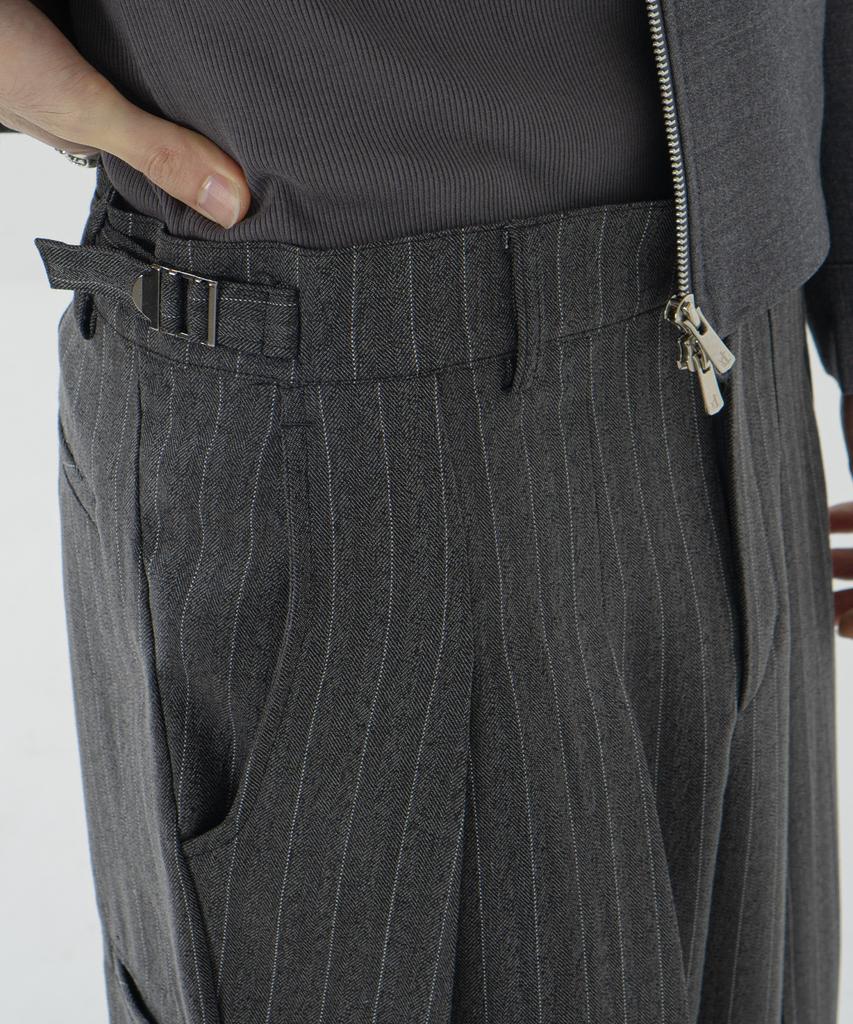 Yulleo Utility Stripe Double-Pleat Slacks (Charcoal Gray)