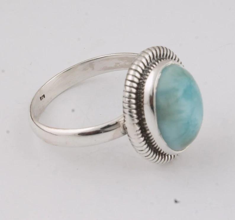 

Ларимар Кольцо с драгоценным камнем Кольцо из стерлингового серебра 925 пробы Твердый камень Массивное кольцо овальной формы Подарок для женщин Небесно-голубой камень Ювелирные изделия Приблизительно 5,5 г 10