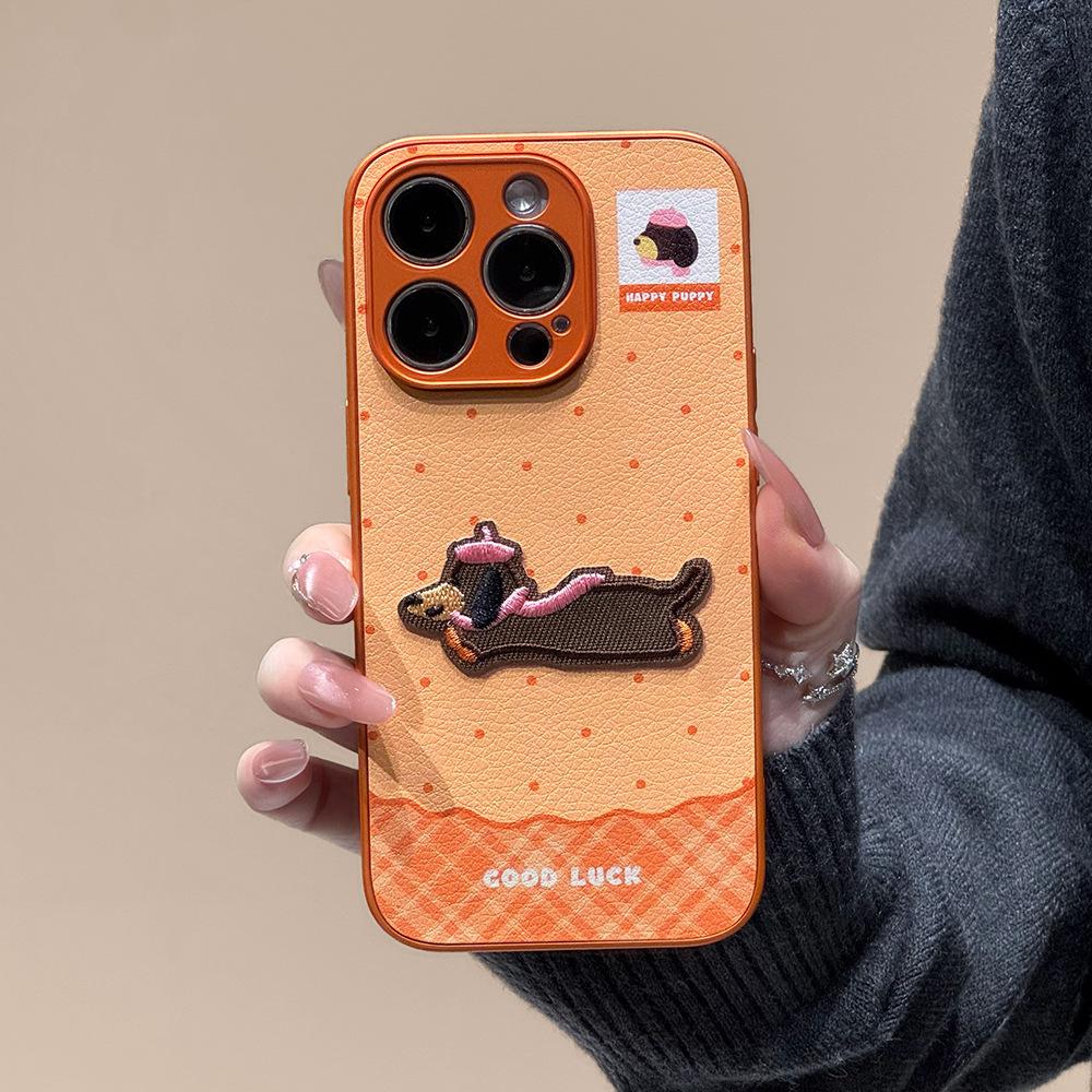 Applicable to iPhone17Promax mobile phone case Apple 16 leather pattern autumn and winter dachshund 15/14 orange new model