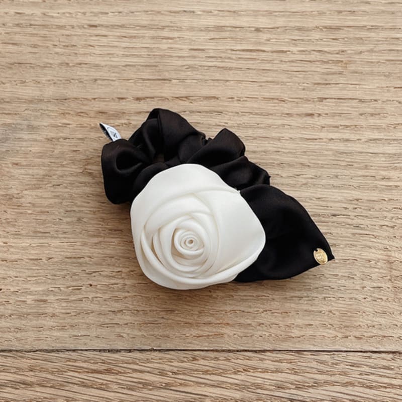 Oar Monotone Rose Hair Scrunchie