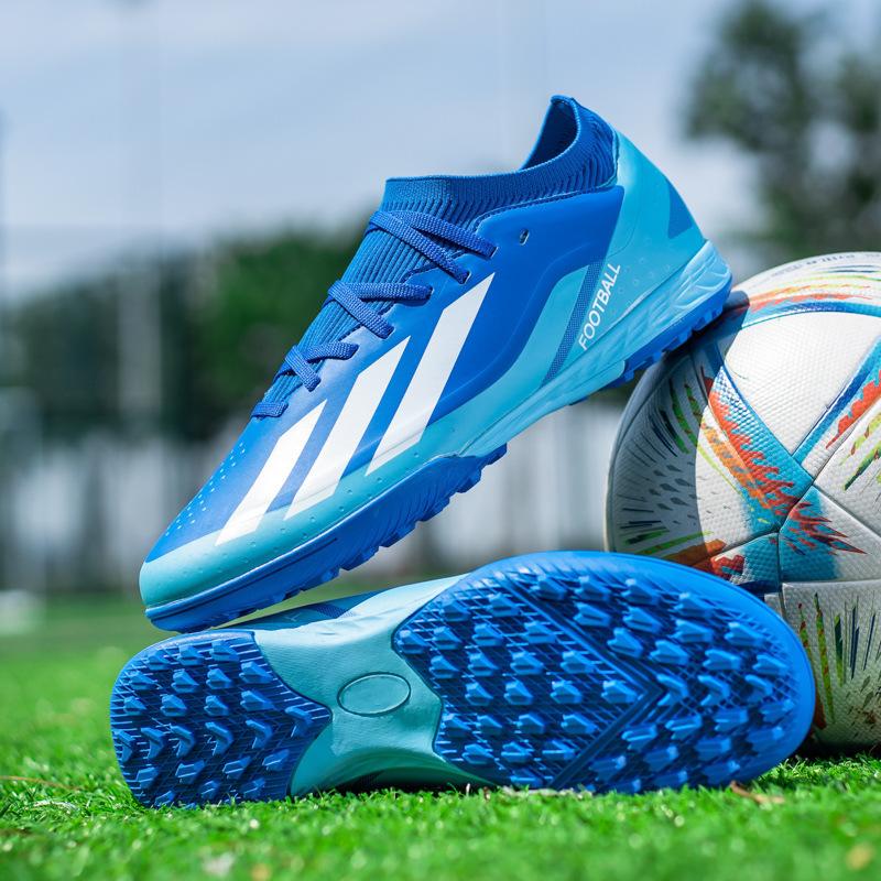 2025 bezszwowe buty piłkarskie z dzianiny muchowej męskie i damskie niskoprofilowe tf korki trawa AG długie korki treningowe buty sportowe studenckie