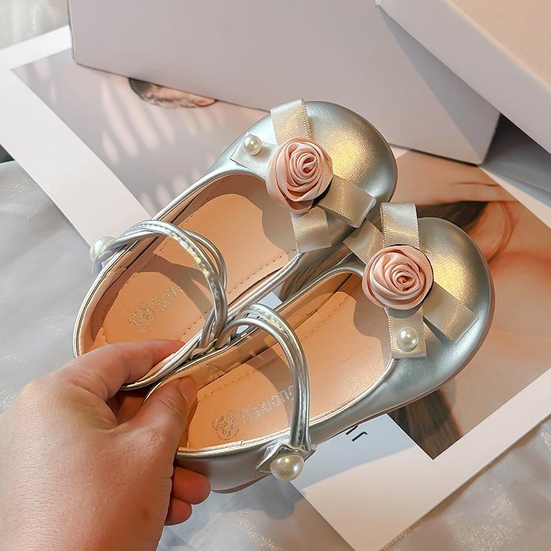 

Легкая кожаная обувь для девочек Обувь на мягкой подошве для девочек Милая балетная обувь для подиума 34 серебряный