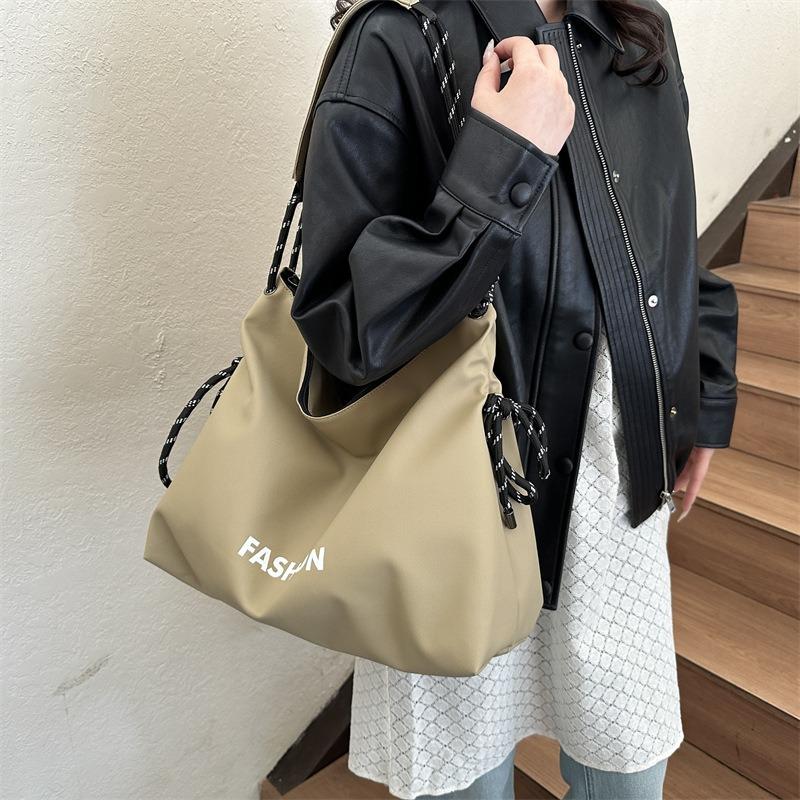 Neue vielseitige Schulter-Umhängetasche für Herbst und Winter, Nylontasche, Damen-Handtasche mit großem Fassungsvermögen, hochwertig, Pendler-Tragetasche