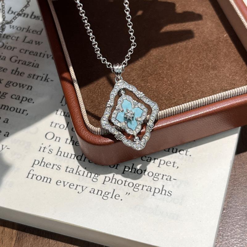 French Antique High-End Sense Versatile Rotating Double-Sided Four-Leaf Clover White Shell Necklace Light Luxury Design Court Style Collarbone Chain