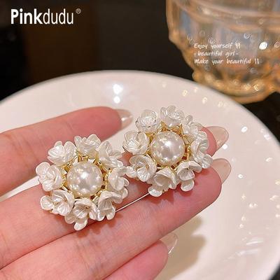 Boucles d'oreilles à tige en acrylique blanc à la mode 2023, boucles d'oreilles à tige en perles d'imitation de fleur, boucles d'oreilles romantiques de luxe pour femmes PD1426
