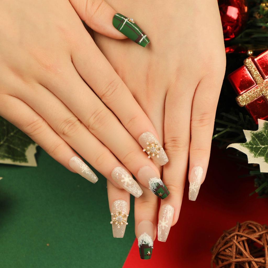 24 Stück Weihnachtskleidung Rüstung Schneeflocke Liebe Schneemann Maniküre Kurze Mandel Schleife Europäisch und Amerikanisch Lange Nagelstücke