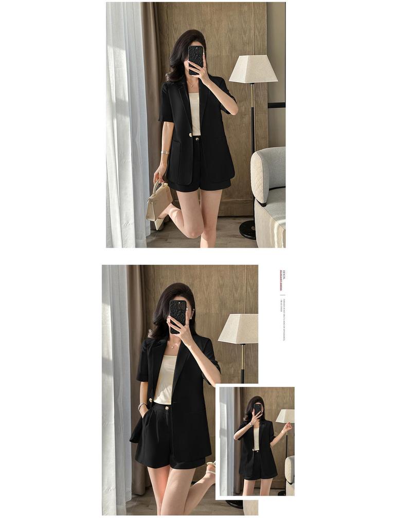 Schicker Göttinnen-Stil Damen Sommeranzug: Zweiteiliges Set aus Blazer mit kurzen Ärmeln und Shorts