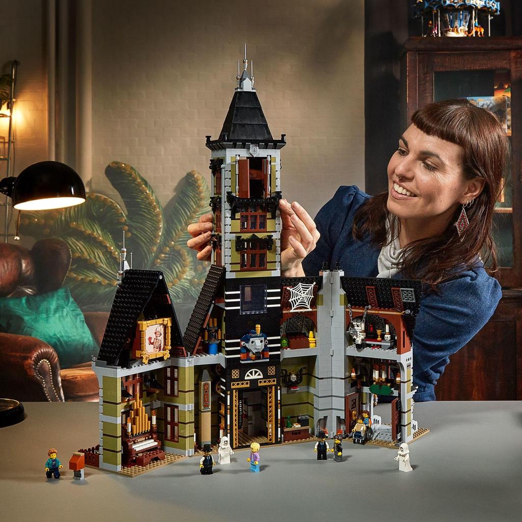 LEGO Haunted House (10273) Building Kit, Displayable Model Haunted House and Creative DIY Project for Adults, 2021 (3,231 Pieces)