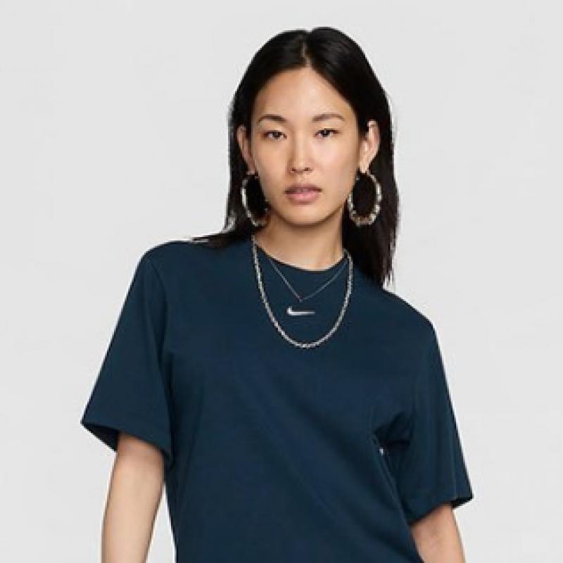 Nike ShorT Sleeve Tee Women S eSSenTial Boxy T ShirT Dd1238 478 S2407