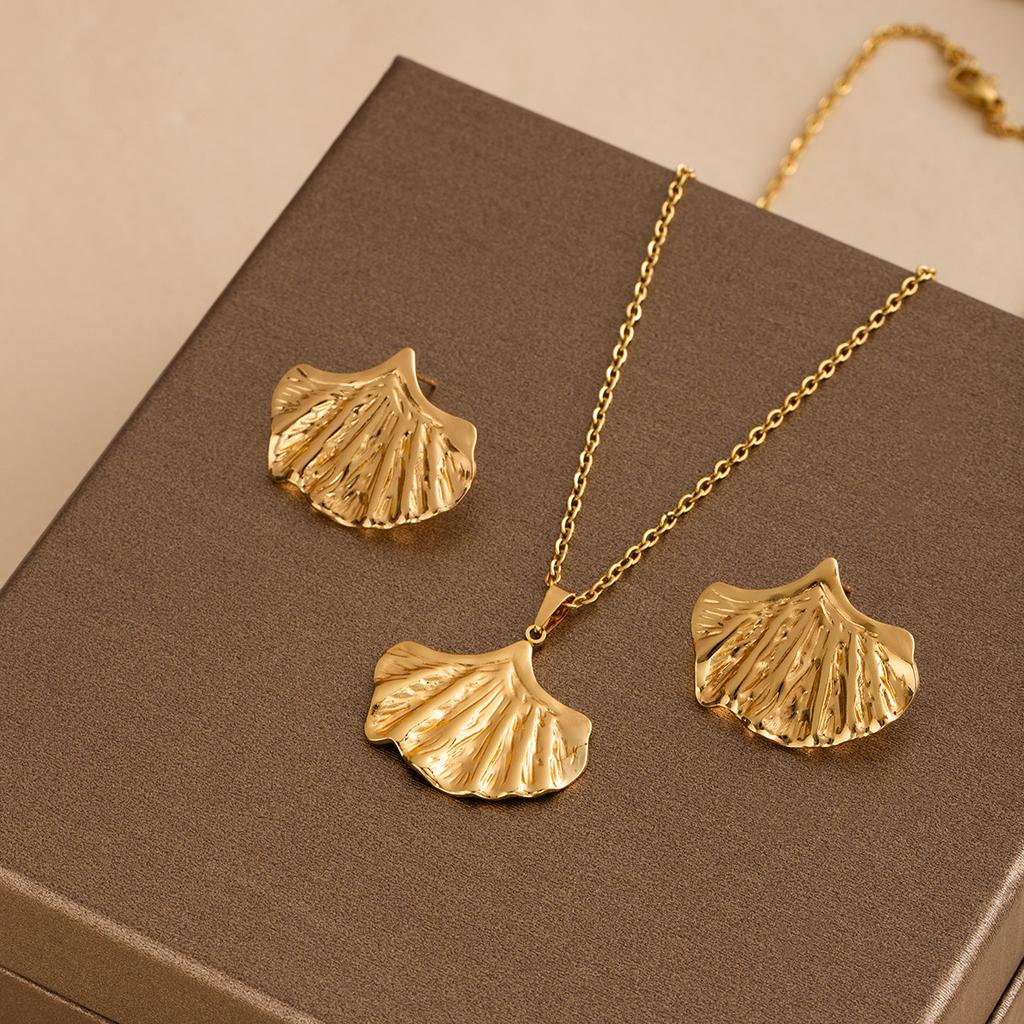 French Retro Light Luxury Metal Style Geometric Star Pearl Stud Earrings Necklace Set High-End Niche Earrings