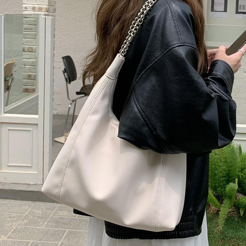 Gold Chain Tote Bag Large Capacity Bag Travel Bag Stylish Commuter Women's Bag Shoulder Bag