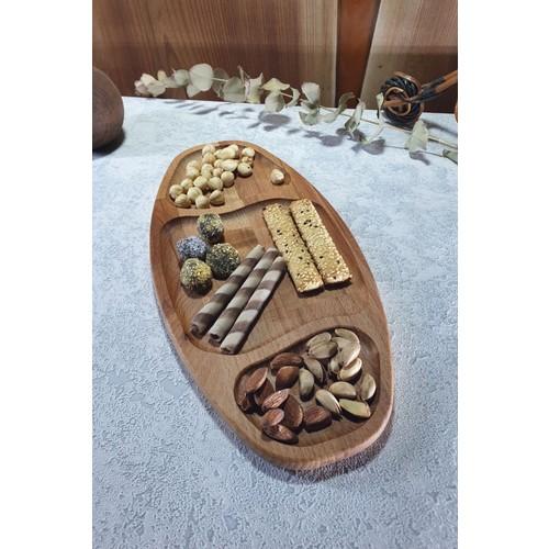 

Деревянный завтрак - кофе - тарелка с фруктами