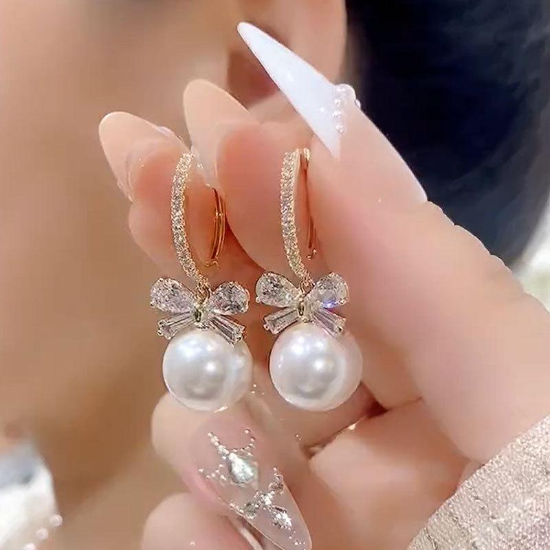 Temperament Bow Pearl Ear Buttons Light Luxury Sense of Senior Sense of Popular Earrings Temperament Hundred with The Fashionable Earrings