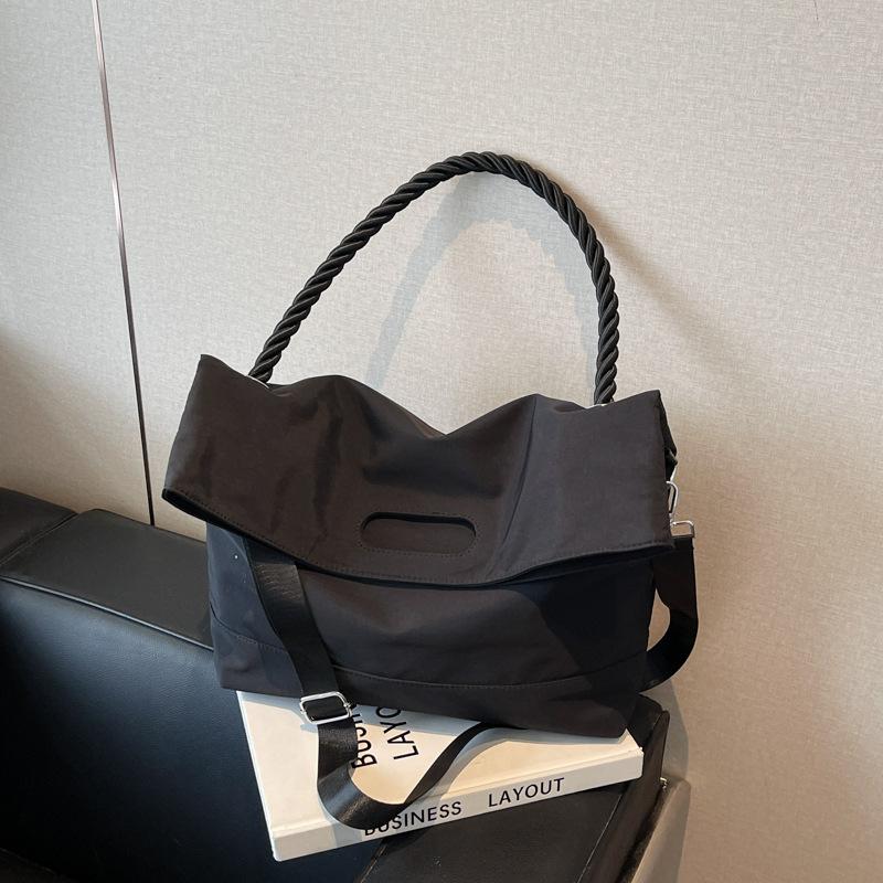 Casual big bag women's new popular lightweight shoulder bag large capacity messenger bag class commuter bag