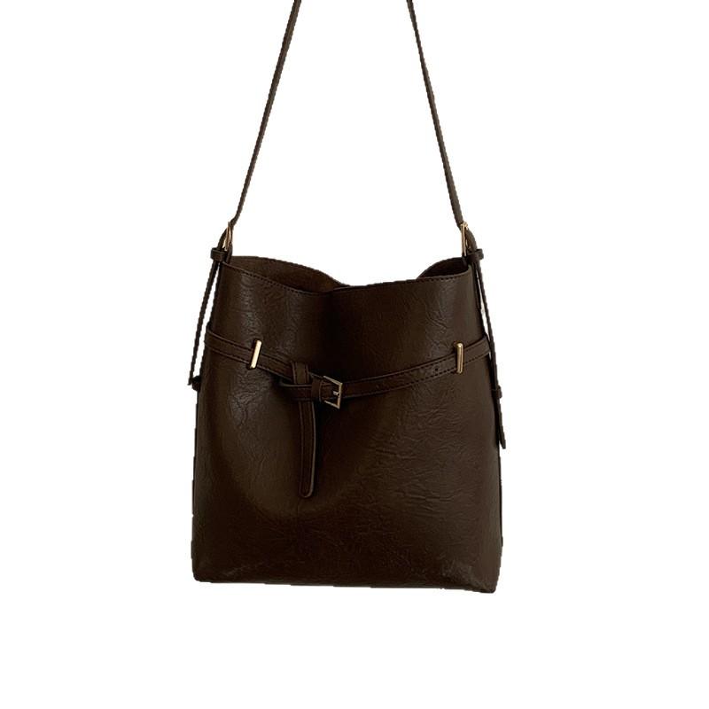 Winter retro texture large-capacity bag women's 2025 new simple bucket bag versatile shoulder messenger bag