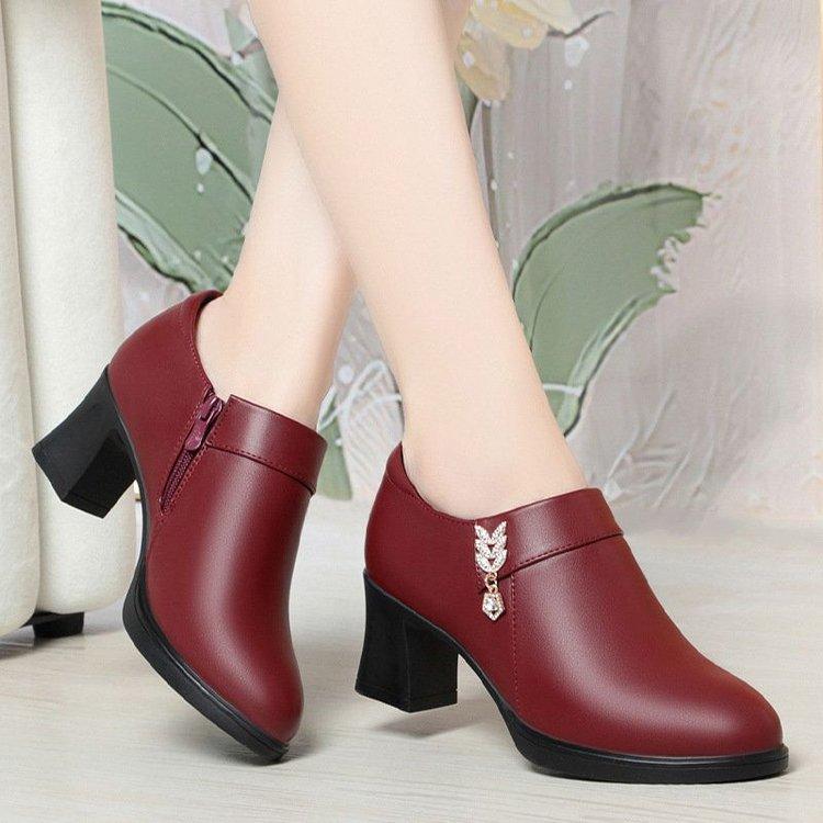 

New Style Mid-heel Soft Leather Sole Women s Shoes with Thick Heels and Single Sole 35 красный